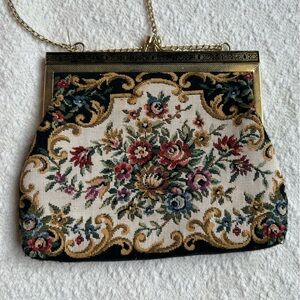 Vintage Floral Tapestry Kiss Lock Clutch Bag | Gold Tone Frame & Chain